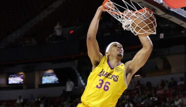 Lakers player taken off court in wheelchair