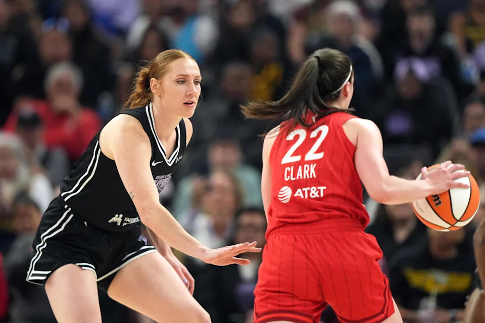 Jun 19, 2025; San Francisco, California, USA; Golden State Valkyries forward Chloe Bibby (left) defends against Indiana Fever guard Caitlin Clark (22) during the first quarter at Chase Center.© Darren Yamashita-Imagn Images