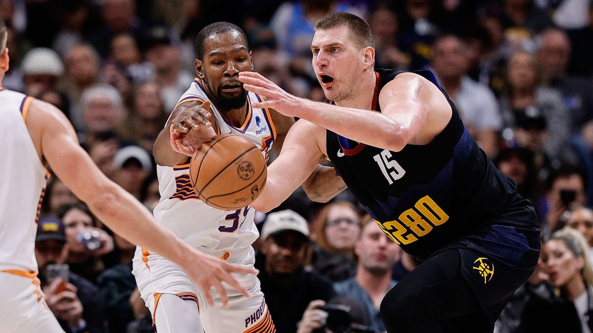 Which teams elevated themselves into contenders?