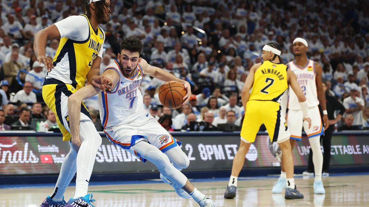 Should Chet Holmgren's playing time be monitored?