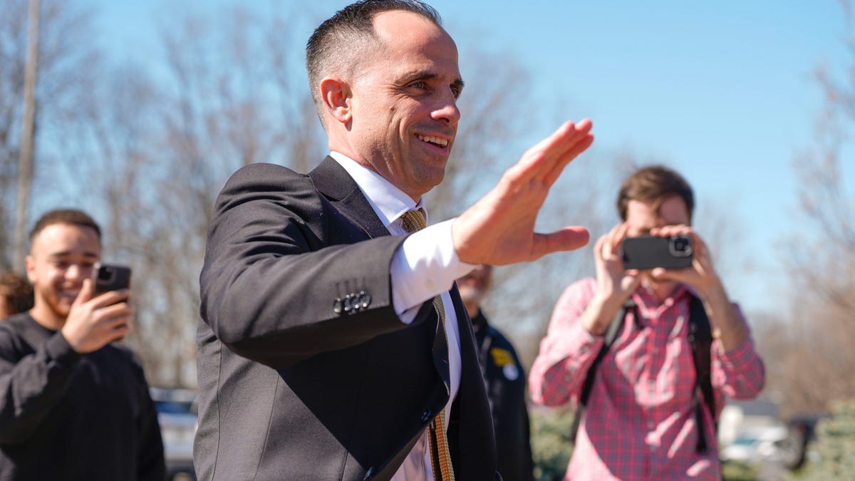 Top Iowa basketball recruiting target commits to Big Ten rival