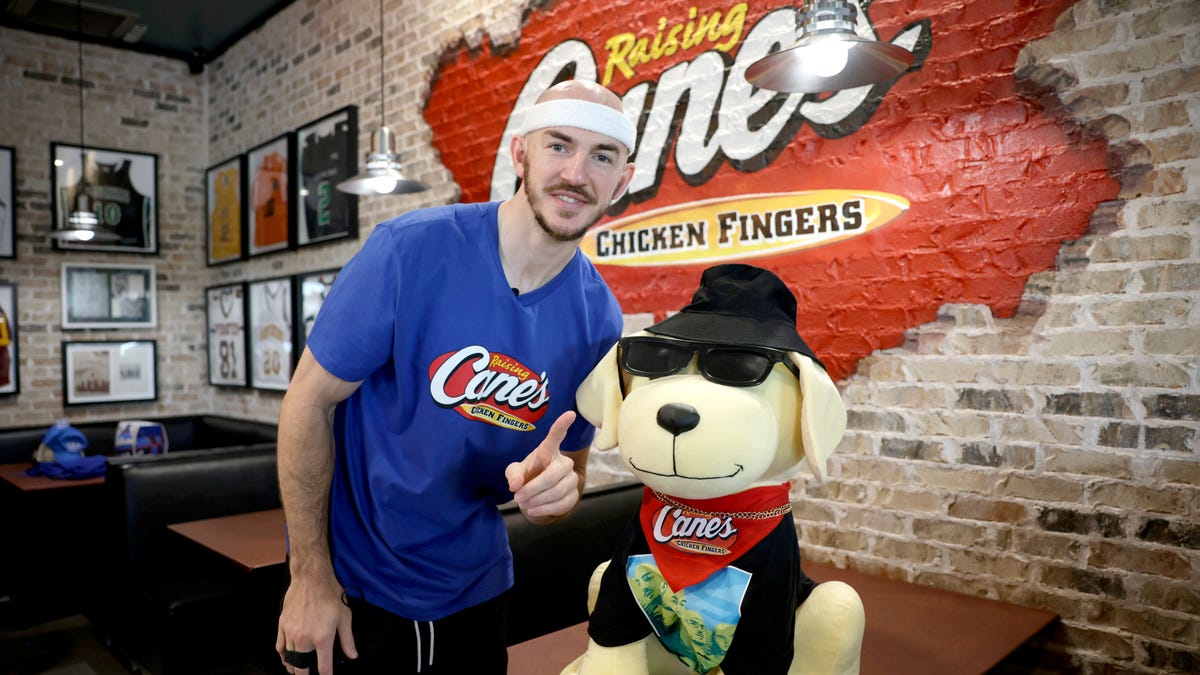 Alex Caruso trolls NFL's Bills after being in social media video