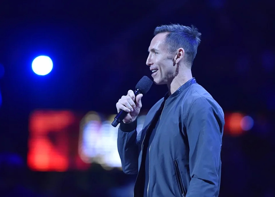 Steve Nash addresses the crowd before the NBA All-Star Game.© Bob Donnan-Imagn Images