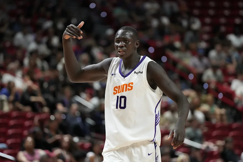 LAS VEGAS, NEVADA - JULY 11: Khaman Maluach #10 of the Phoenix Suns gestures to a teammate during the second half of a 2025 NBA Summer League game against the Washington Wizards at the Thomas & Mack Center on July 11, 2025 in Las Vegas, Nevada. The Suns defeated the Wizards 103-84. NOTE TO USER: User expressly acknowledges and agrees that, by downloading and or using this photograph, User is consenting to the terms and conditions of the Getty Images License Agreement. (Photo by Candice Ward/Getty Images)