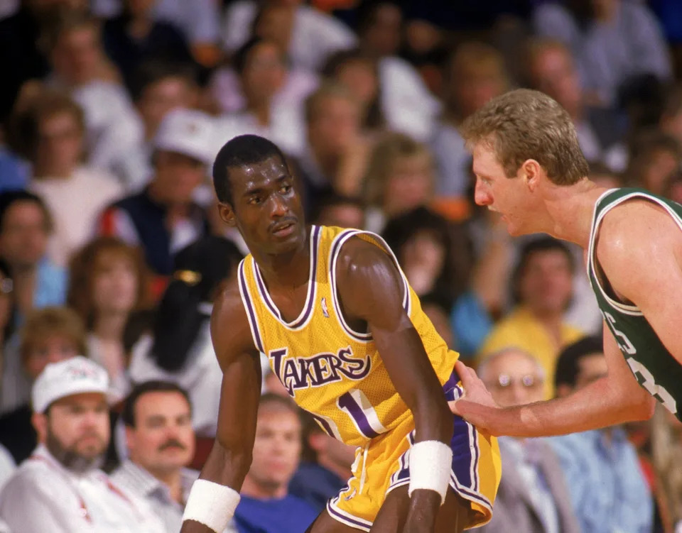 LOS ANGELES - 1987: Michael Cooper #21 of the Los Angeles Lakers looks to pass over Larry Bird #33 of the Boston Celtics during an NBA game at the Great Western Forum in Los Angeles, California in 1987. (Photo by: Rick Stewart/Getty Images)