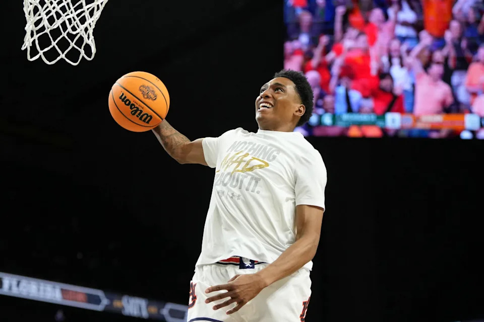 Apr 5, 2025; San Antonio, TX, USA; Auburn Tigers guard Tahaad Pettiford (0) warms up before a semifinal of the men's 2025 NCAA tournament at Alamodome. Mandatory Credit: Bob Donnan-Imagn Images© Bob Donnan-Imagn Images