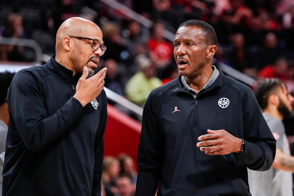 Pistons head coach Dwane Casey talks to assistant coach Jerome Allen at a timeout during the second half against Chicago Bulls at the Little Caesars Arena in Detroit on Wednesday, March 9, 2022.