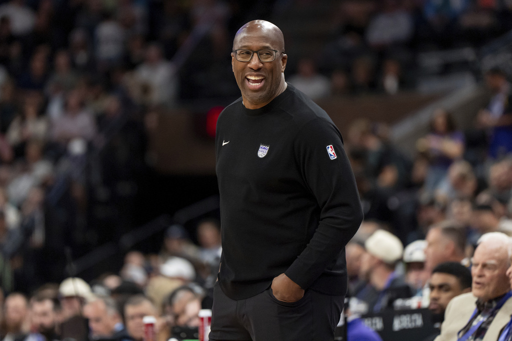 Mike Brown hopes to bring Warriors' pace and space to Knicks