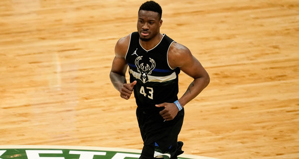 Bucks To Re-Sign Thanasis Antetokounmpo If Giannis Antetokounmpo Stays With Team