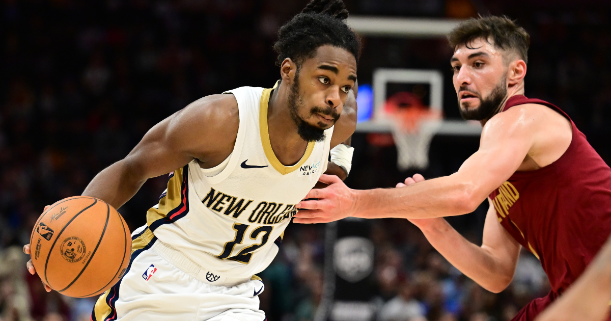Antonio Reeves drives to the bucket for the Pelicans, via Imagn Images
