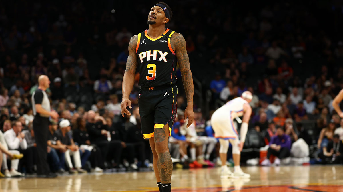 Phoenix Suns guard Bradley Beal (3) reacts against the Oklahoma City Thunder during the second half at Footprint Center.