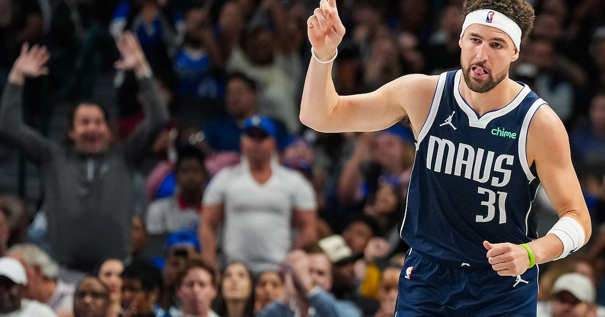 Klay Thompson fires first pitch at Texas Rangers’ Dallas Mavericks theme night