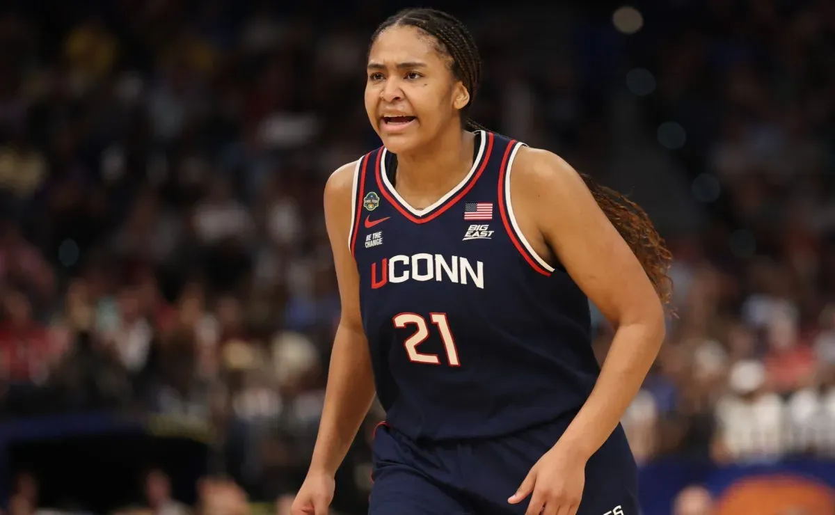 NCAA analyst compares Sarah Strong to LeBron James