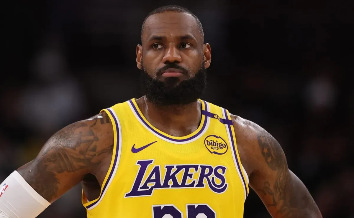 Lakers' new teammate of LeBron James reveals strange behavior amid ongoing NBA trade rumors