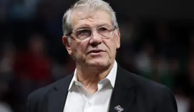 Geno Auriemma reveals when he thought about retirement