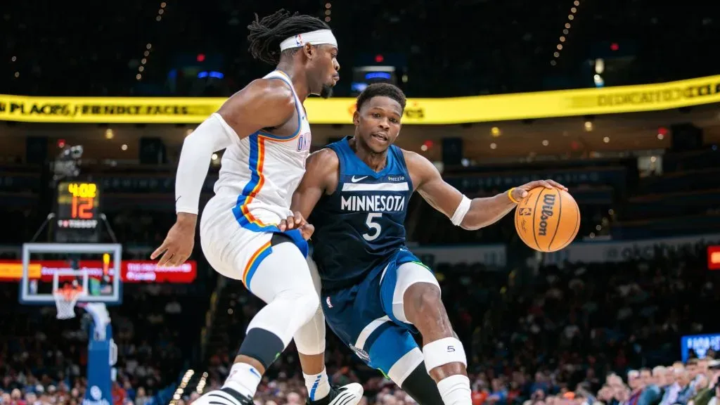 Anthony Edwards against Luguentz Dort