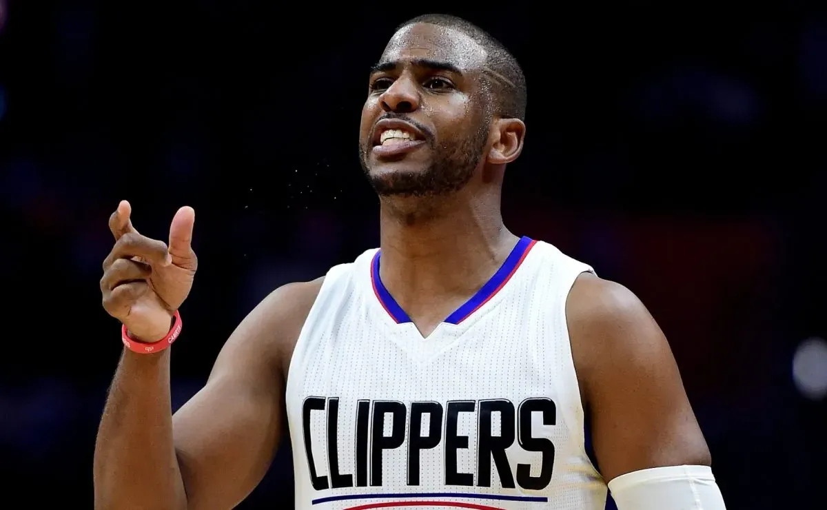 Chris Paul’s emotional reaction to receiving his new Clippers jersey