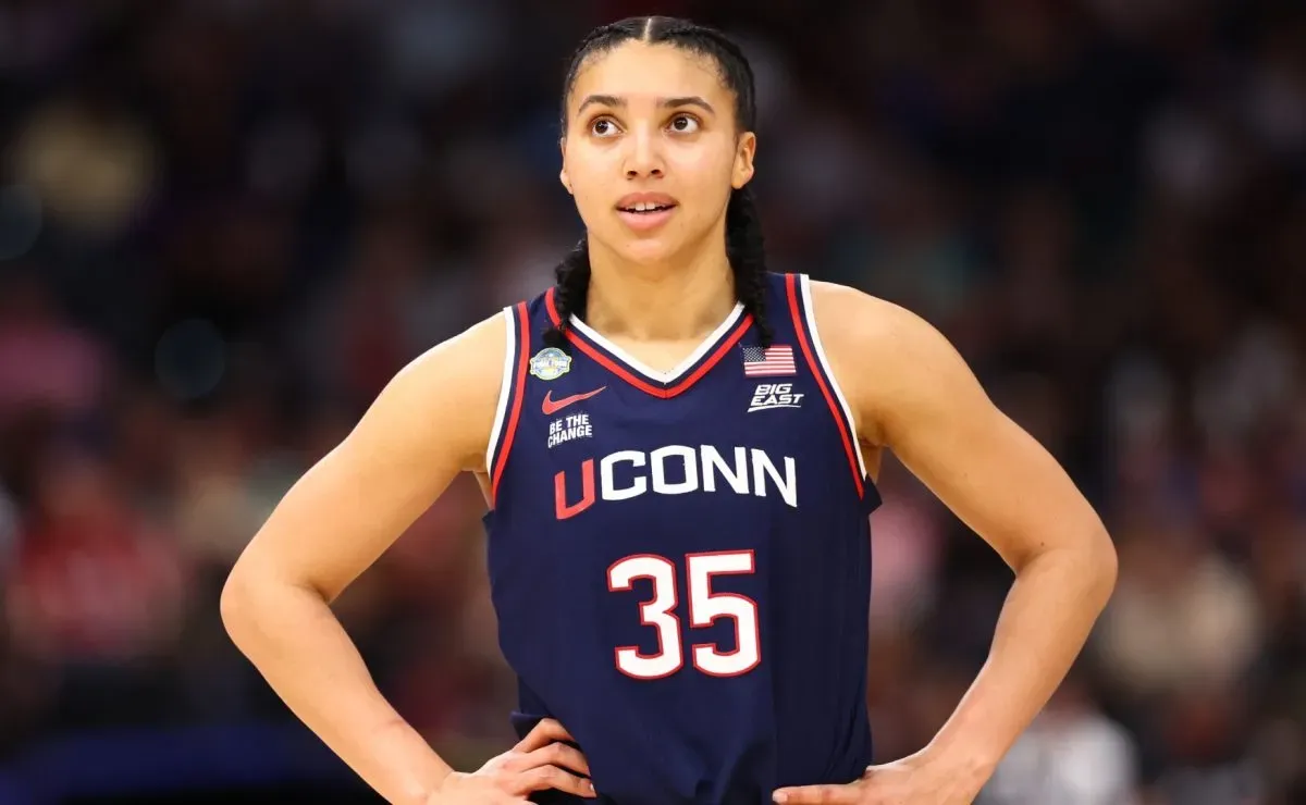 Azzi Fudd joins very exclusive club with latest NIL deal