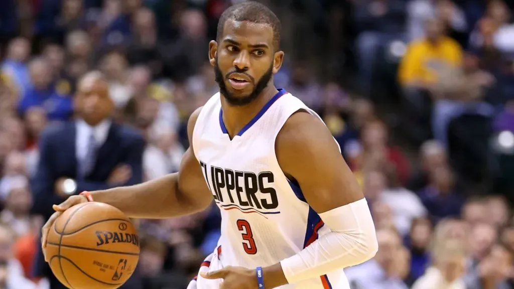 Chris Paul #3 of the Los Angeles Clippers dribbles the ball during the game against the Indiana Pacers at Bankers Life Fieldhouse on January 26, 2016 in Indianapolis, Indiana.