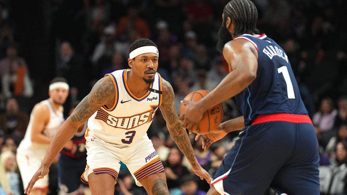 Phoenix Suns guard Bradley Beal (3) guards LA Clippers guard James Harden (1) during the second half at Footprint Center.