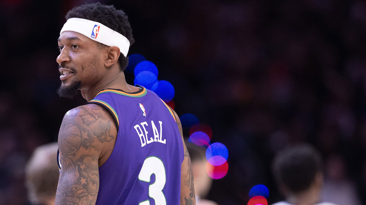 Phoenix Suns guard Bradley Beal (3) reacts after a play against the Sacramento Kings during the first half at Footprint Center.