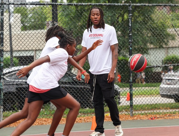 Ayo Dosunmu watches youths play basketball during a clinic hosted by Dosunmu and Chicago Bulls Youth Hoops Coaches on Wednesday, July 30, 2025, at Union Park. (Stacey Wescott/Chicago Tribune)