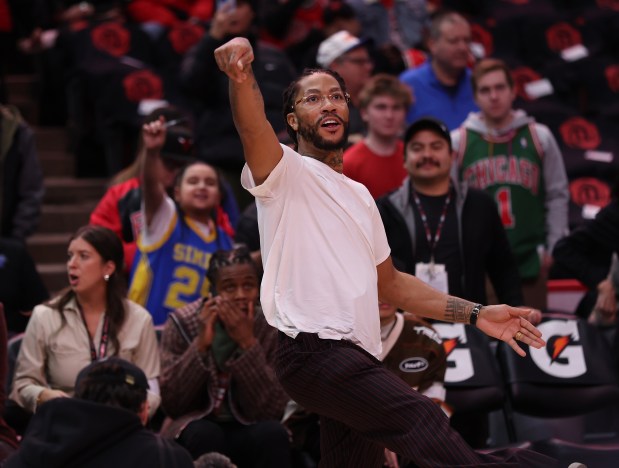Former Bulls star Derrick Rose shoots some baskets during warmups on Derrick Rose Night at the United Center on Jan. 4, 2025. (Chris Sweda/Chicago Tribune)
