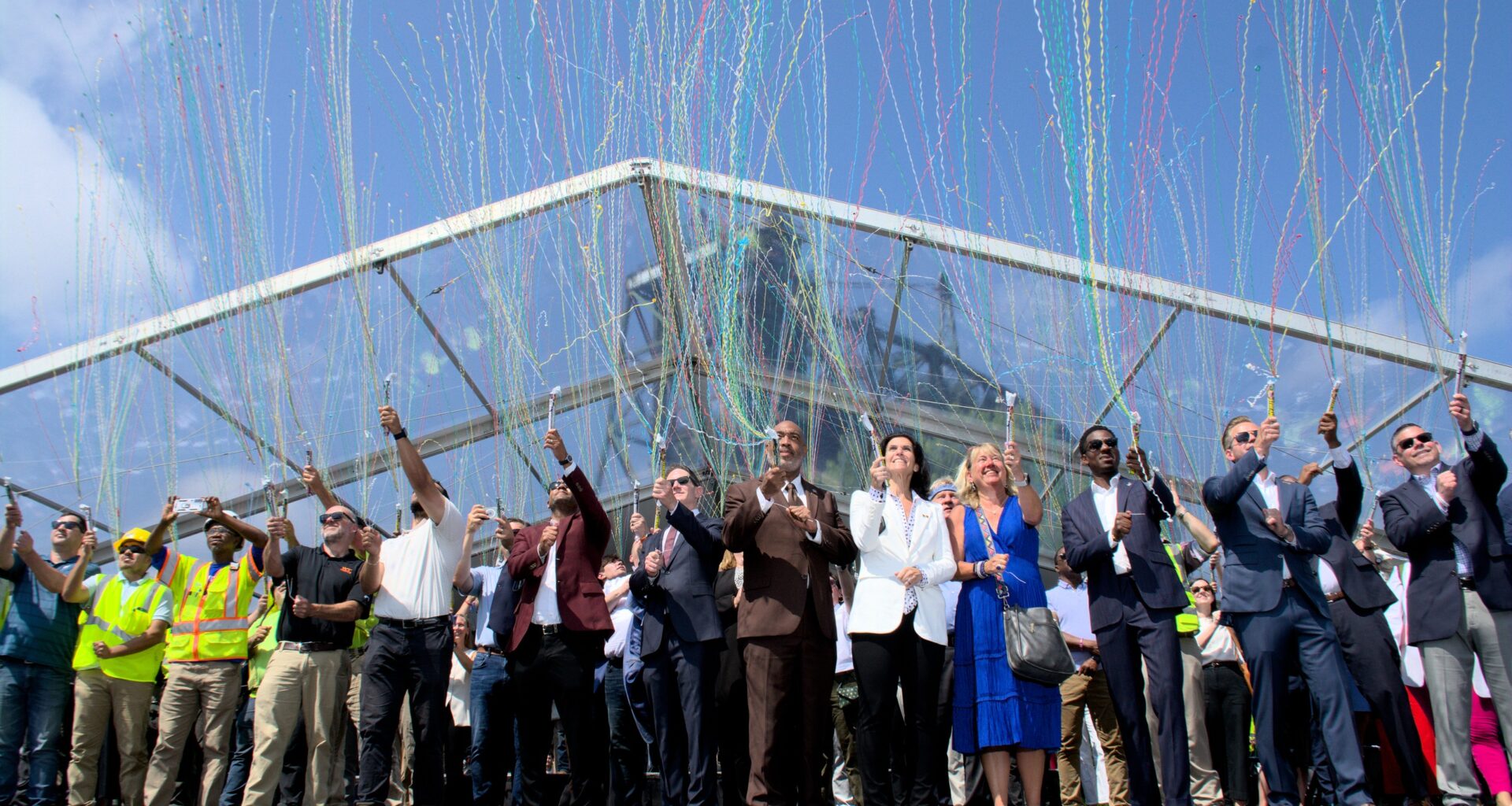 Cleveland takes sides between owners of the Cavs and Browns