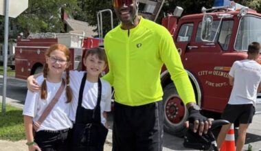NBA Hall-of-Famer spotted along route during RAGBRAI in Oelwein
