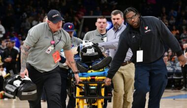 Medics attend to fan who collapsed courtside at Spurs, Grizzlies game