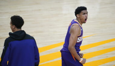 Ryan Dunn dunks on Giannis Antetokounmpo during Suns-Bucks