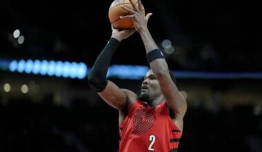 'Strong Possibility' Of Signing Deandre Ayton