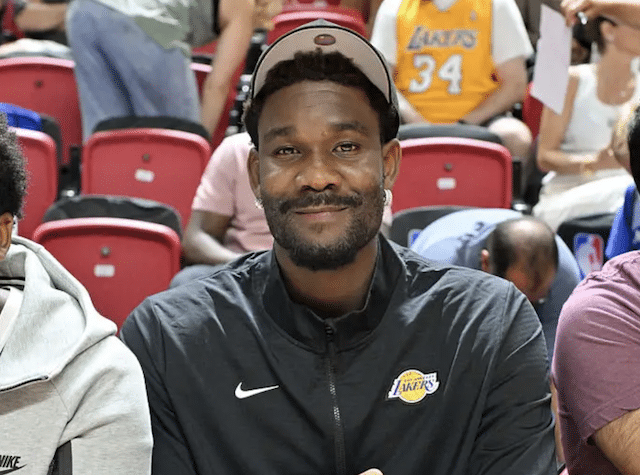 Deandre Ayton, Lakers