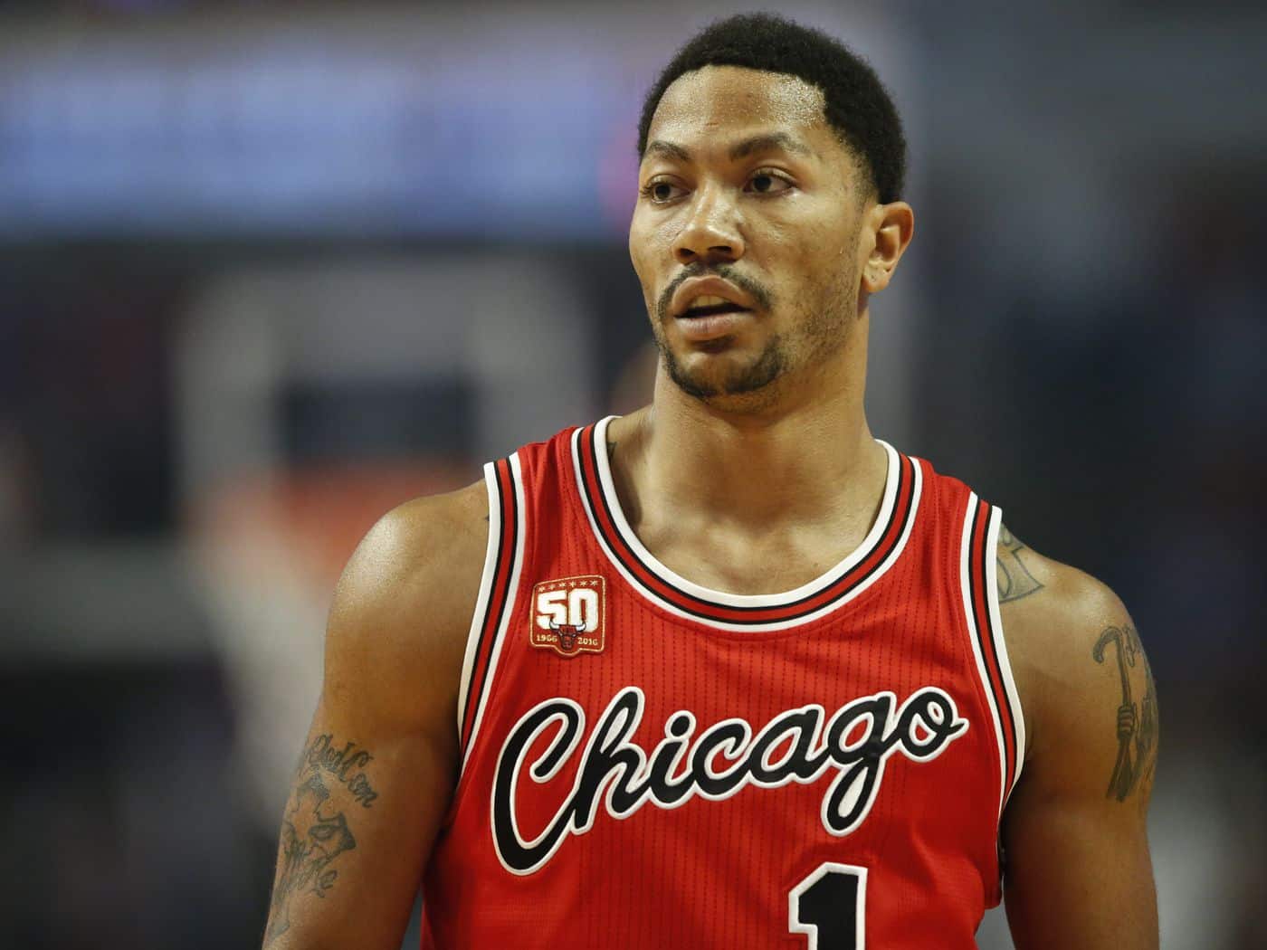 Michael Jordan sends special message to Derrick Rose
