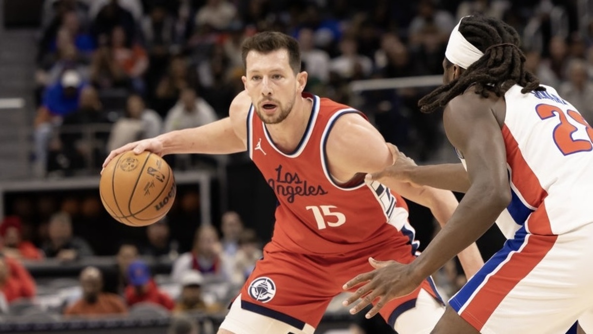 Detroit Pistons center Isaiah Stewart (28) defends against LA Clippers forward Drew Eubanks (15) during the second half at Little Caesars Arena.