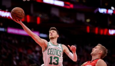 Hornets Sign Drew Peterson To Two-Way Contract