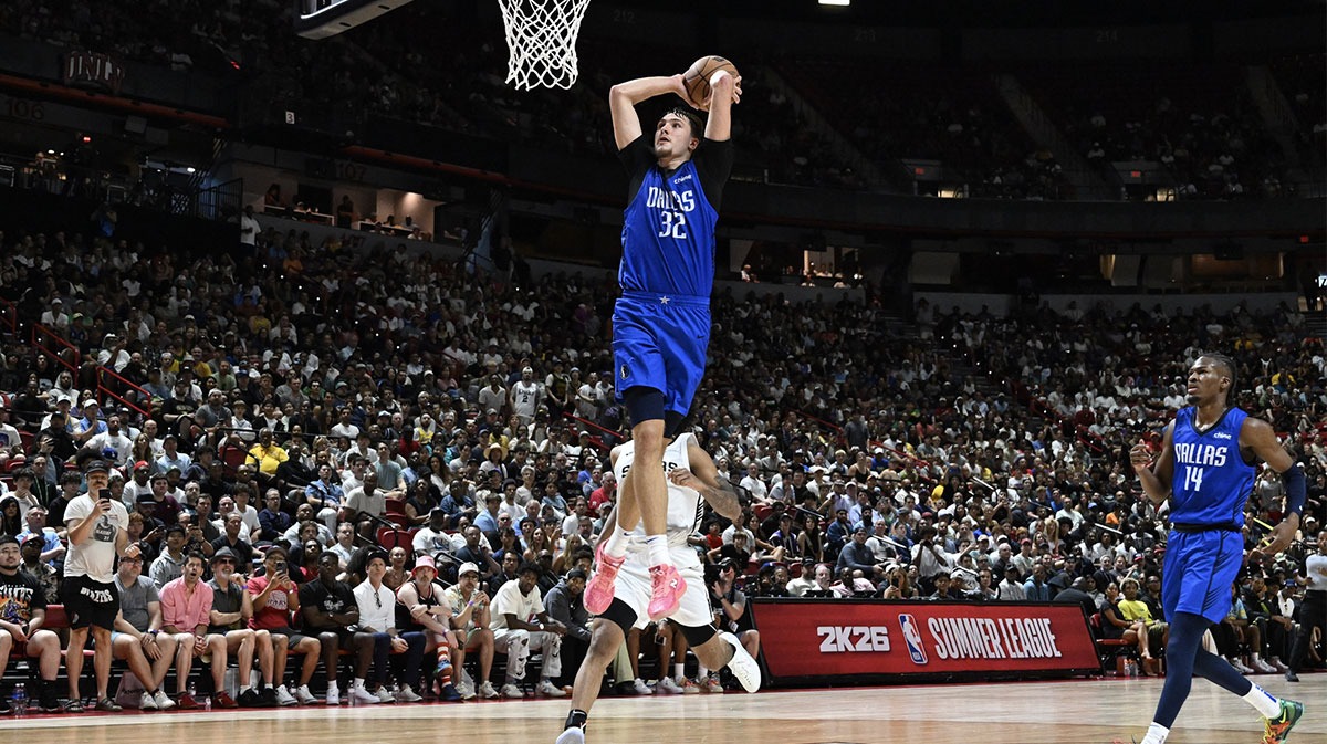 Dallas Mavericks forward Cooper Flagg (32) dunks against the San Antonio Spurs in the fourth quarter of their game at Thomas & Mack Center.