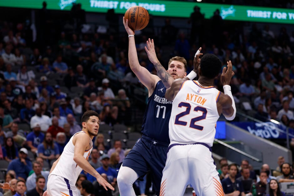 Luka Doncic attempts to score against Deandre Ayton