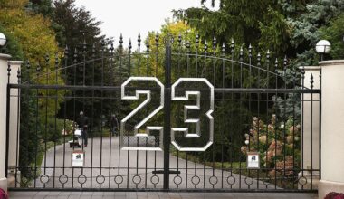 A $25,000 deposit and 17.5 bathrooms: Michael Jordan’s former mansion is now an Airbnb rental