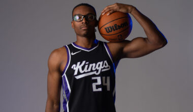 Isaiah Crawford agrees to two-way deal with Houston