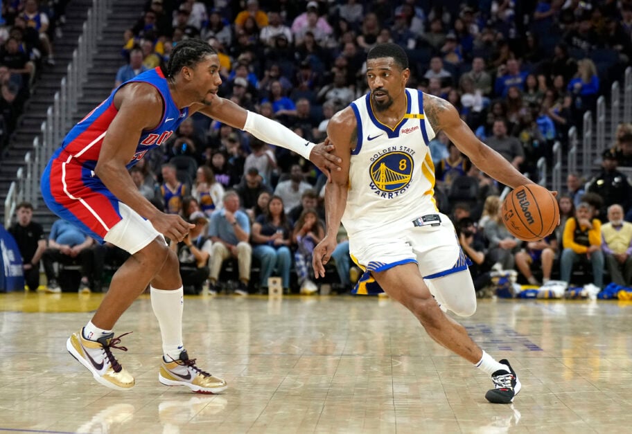 De'Anthony Melton dribbles the ball for the Warriors against Detroit