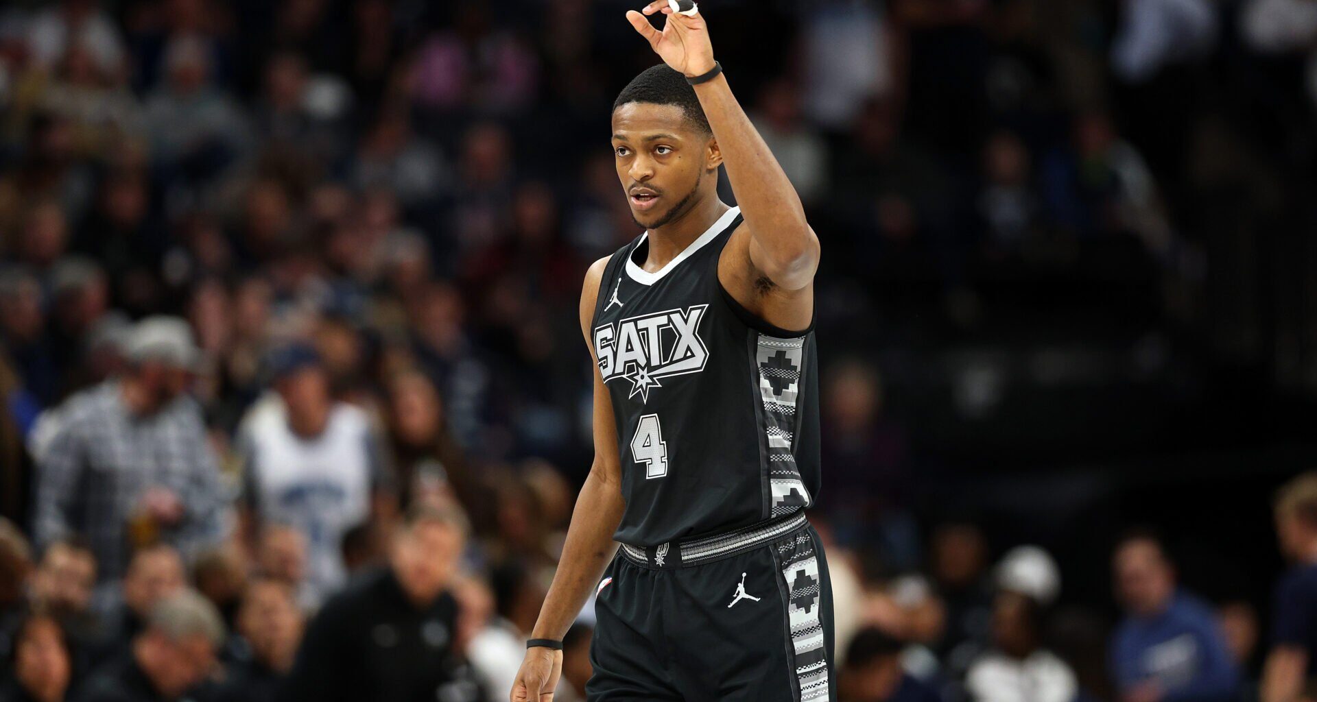 NBA executive expects De'Aaron Fox to be traded away from San Antonio Spurs on one condition