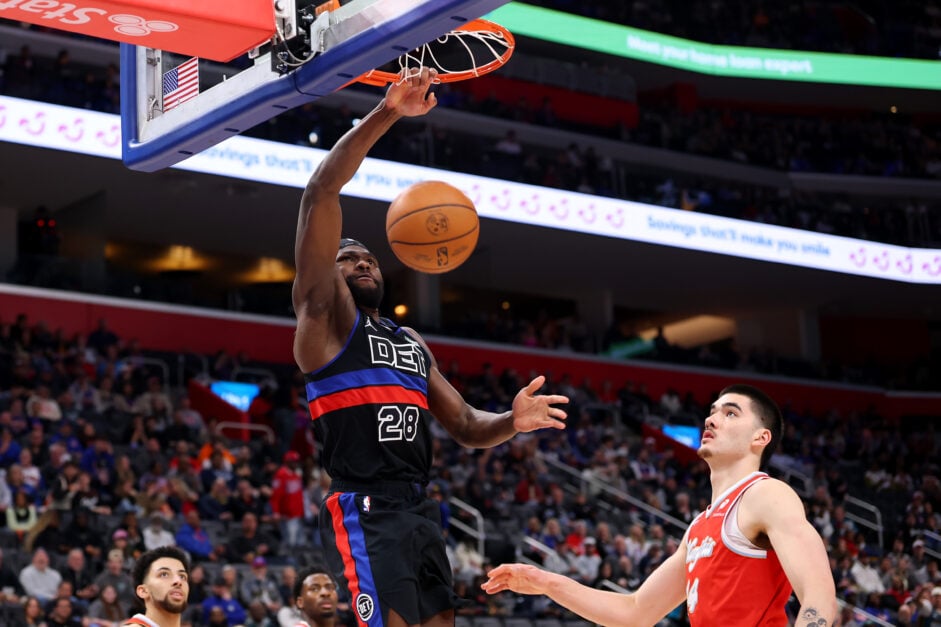 Isaiah Stewart dunking the ball