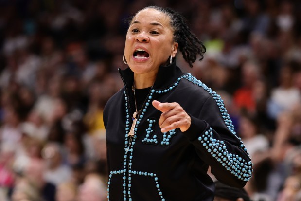 Head coach Dawn Staley of the South Carolina Gamecocks.