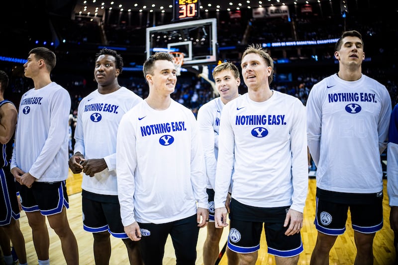 Jared McGregor, center, with his teammates prior to Sweet 16 game against Alabama, March 27, 2025, in Newark, N.J.