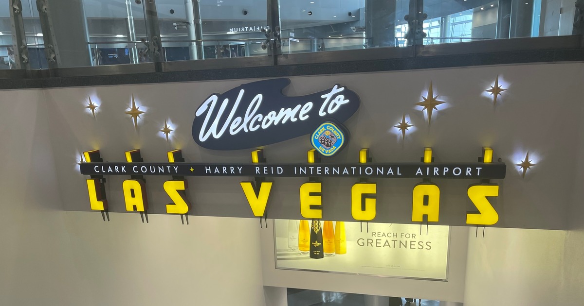Atlanta Dream guard Allisha Gray (15) looks to drive past Washington Mystics guard Brittney Sykes (20) during the first quarter at CareFirst Arena. Mandatory Credit: Rafael Suanes-Imagn Images