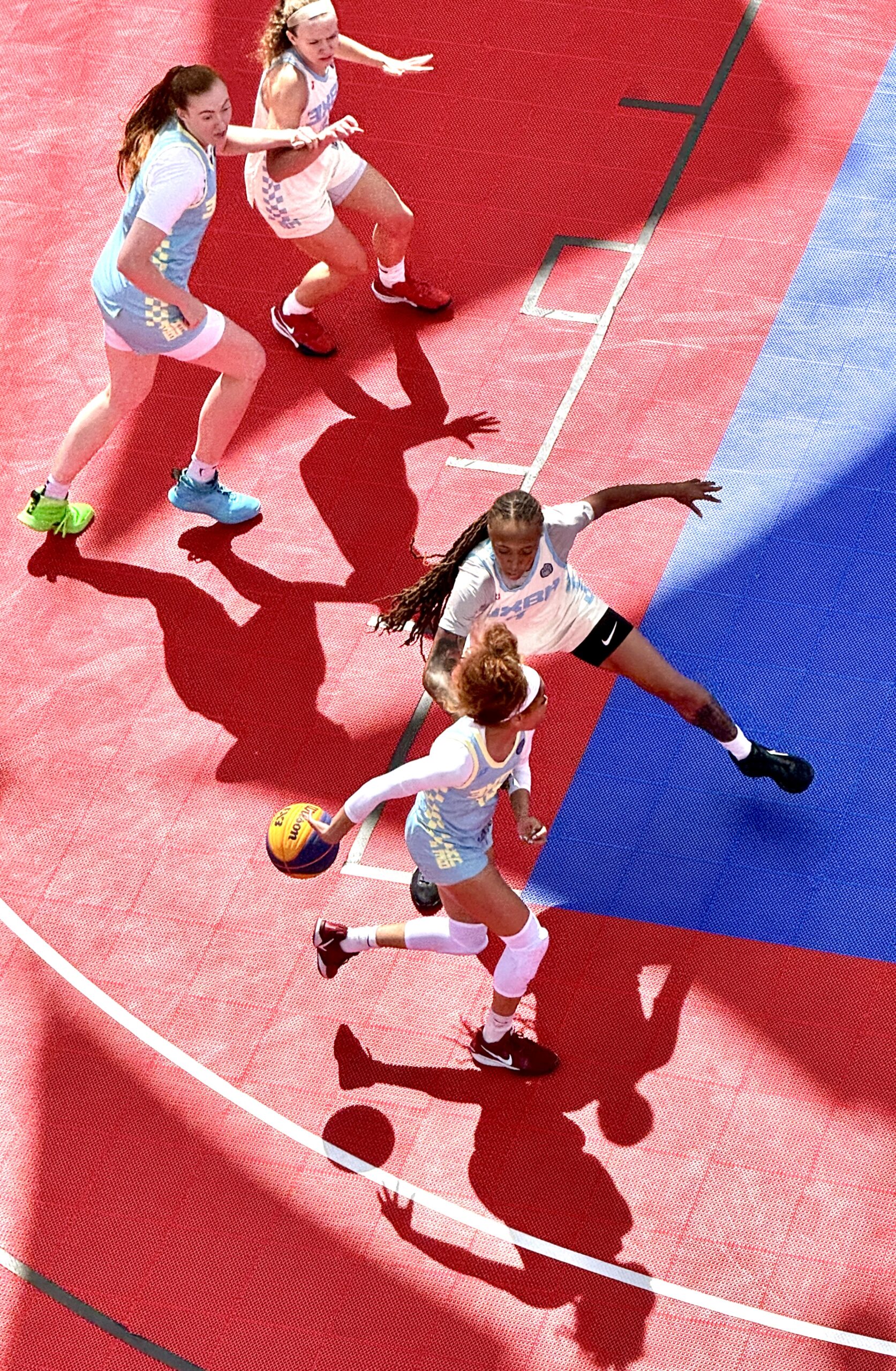 Harmoni Turner passes the ball behind her back to a teammate at the 3BXA tournament in Spokane, WA on June 28, 2025 (Photo Credit: Steve Silveman | The Next)