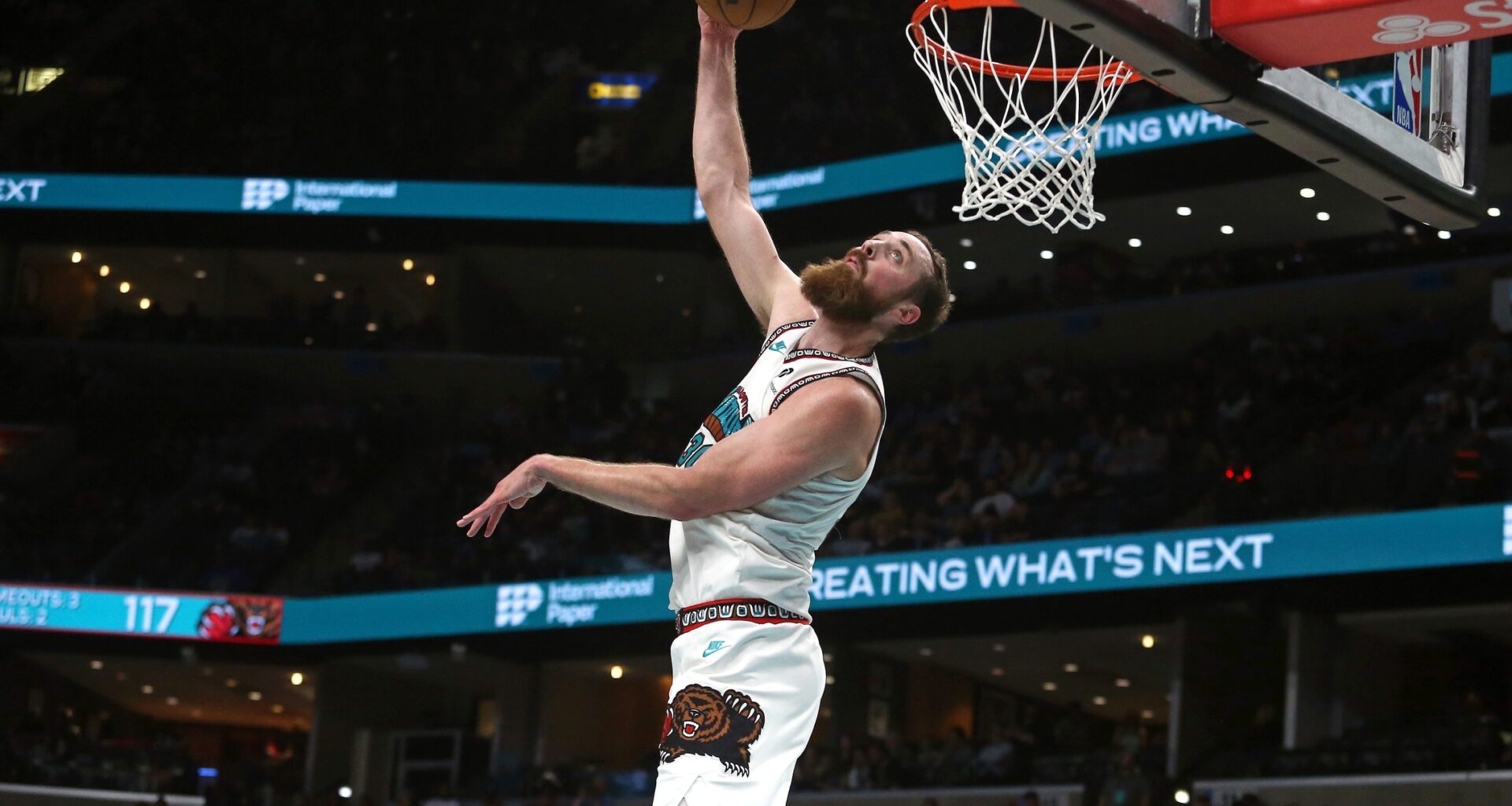 Memphis Grizzlies center Jay Huff (30) dunks during the fourth quarter against the Dallas Mavericks at FedExForum.
