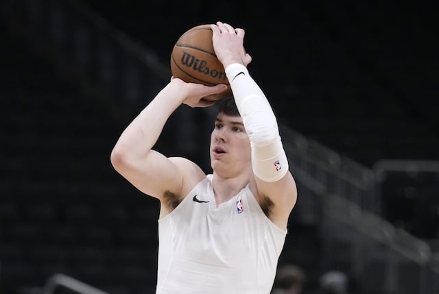 Jake LaRavia Reacts To Signing With Lakers In Free Agency