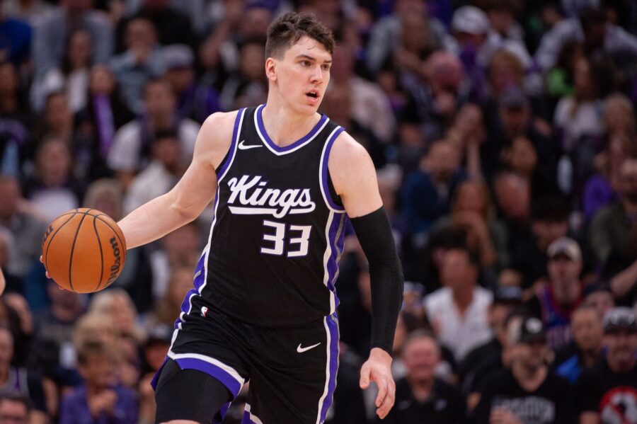 Lakers To Sign Jake LaRavia